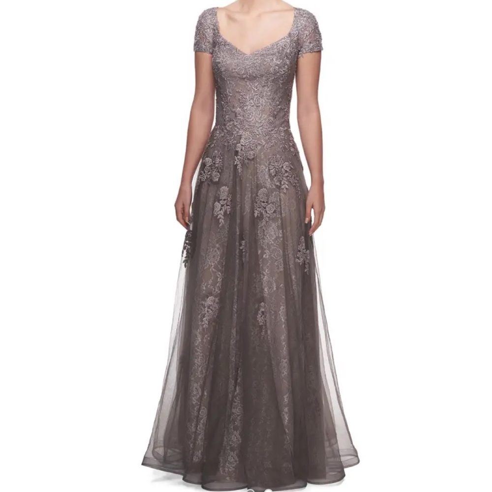 LA FEMME V-neck Cap-sleeve Tulle & Lace A-line Gown